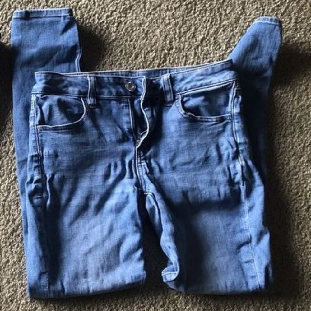 American Eagle Light Wash Skinny Jeans
